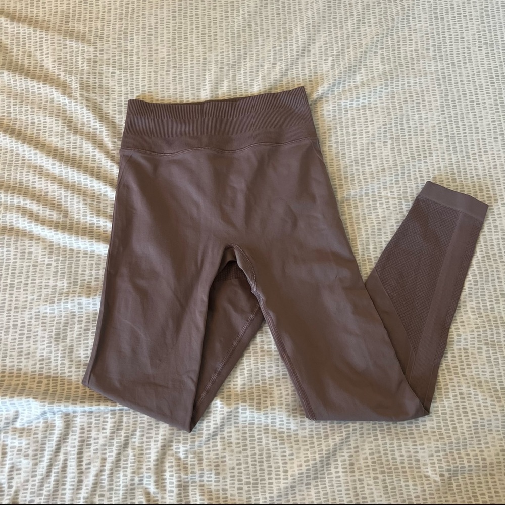 Lululemon Ribbed leggings in Plum